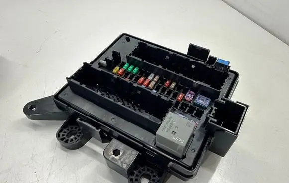 Chevrolet Camaro Fuse box set 84524523