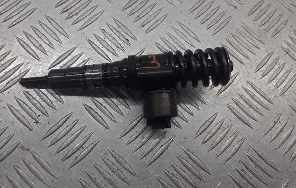 Skoda Octavia Mk2 (1Z) Fuel injector 03G130073G