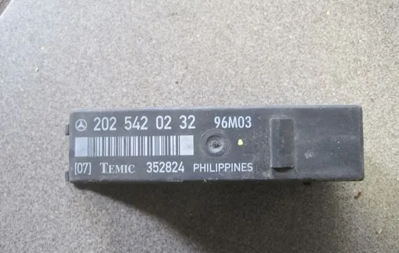 Mercedes-Benz C W202 Light module LCM 2025420232