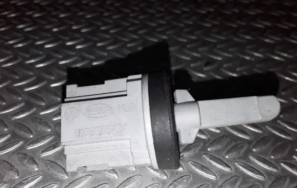 Skoda Octavia Mk2 (1Z) Sensor 1K0907543A