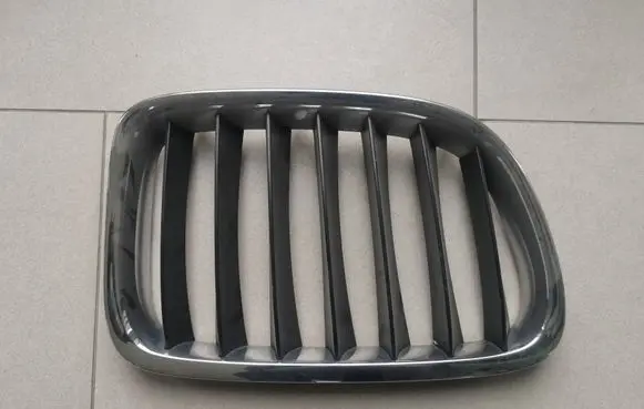 BMW X1 E84 Front bumper upper radiator grill 51112993308 10627110