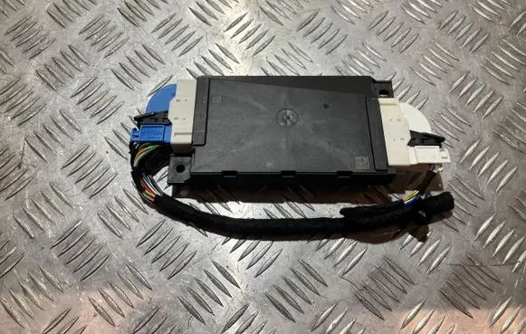 Mercedes-Benz GLA H247 Keyless system antenna A1679009421