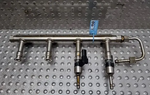 Skoda Fabia Mk2 (5J) Fuel main line pipe 03F133320C IHP3082