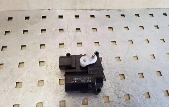 Toyota Corolla Verso AR10 Air flap motor/actuator 1138002051