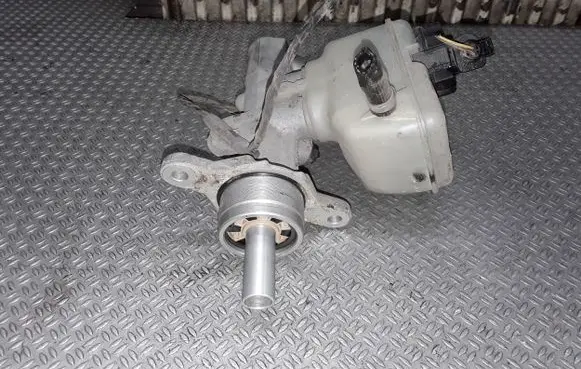 Master brake cylinder