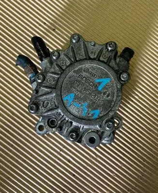 Volkswagen PASSAT B6 Vacuum pump 03G145209C
