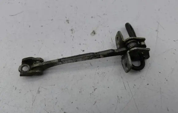 Opel Zafira A Front door check strap stopper