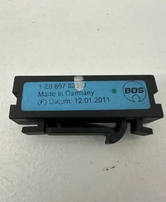 Volkswagen PASSAT B7 Other trunk/boot trim element 1Z9867825D 12012011