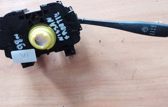 Nissan PickUp Wiper turn signal indicator stalk/switch