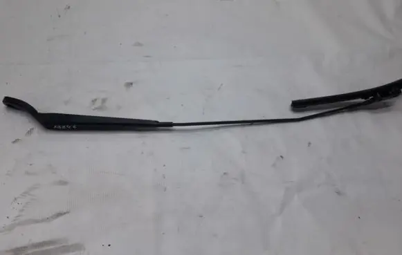 Front wiper blade arm
