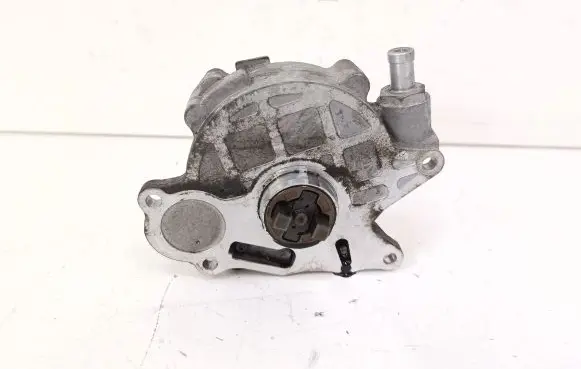 Volkswagen Tiguan Vacuum pump 03L145100F