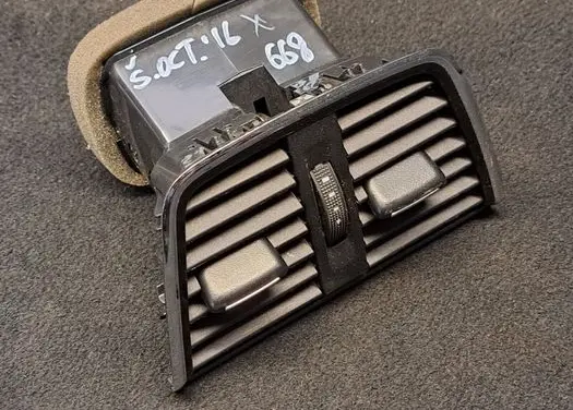 Skoda Octavia Mk3 (5E) Rear air vent grill 5E0819203A