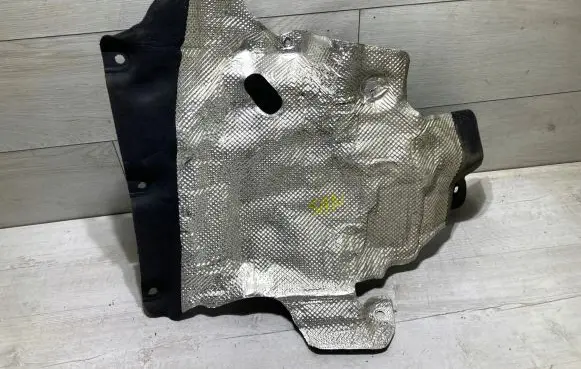 Dacia Sandero III Heat shield in engine bay 679003804r