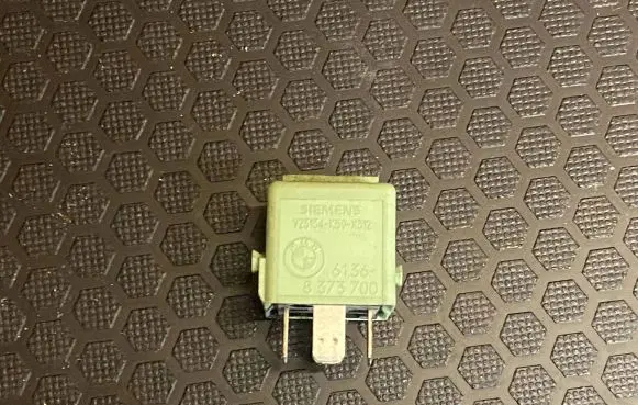 BMW 5 E39 Other relay 8373700 61368373700 V23134K59X312
