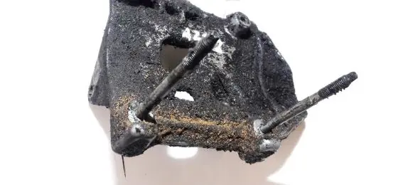 Chrysler Voyager Engine mounting bracket
