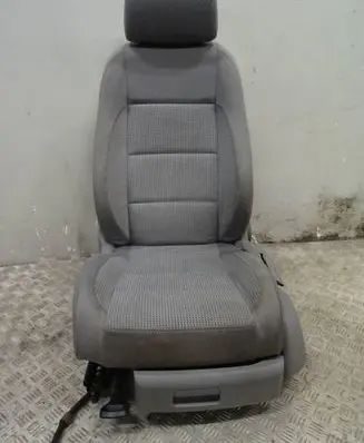 Volkswagen Touran I Front driver seat
