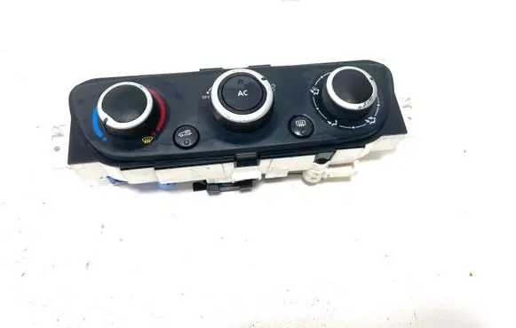 Renault Megane III Climate control unit T1001877V T1001876K