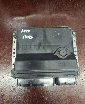 Toyota Avensis T270 Engine control unit/module 8966105D00 MB2759000151