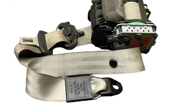 Audi A4 S4 B6 8E 8H Front seatbelt 3063561 0715C8U2EZ