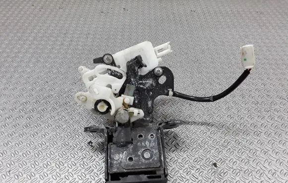 Mazda 3 I Tailgate/trunk/boot lock/catch/latch