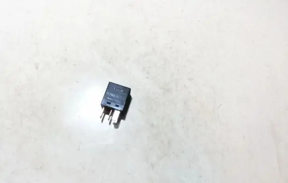 Mitsubishi Colt Other relay mb953382 v23075e1001x1