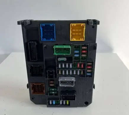 Citroen C4 II Fuse module 9665547480 BSIQ0300 S180121003H
