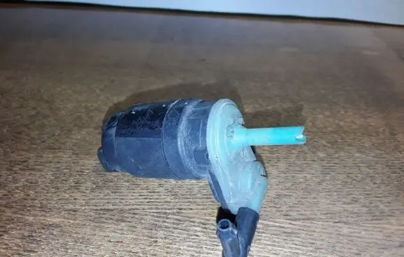 Opel Astra H Windscreen/windshield washer pump 13248320
