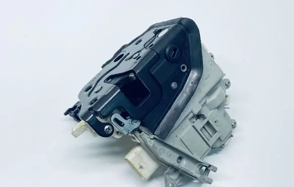Audi A4 S4 B8 8K Rear door lock 8K0839015C