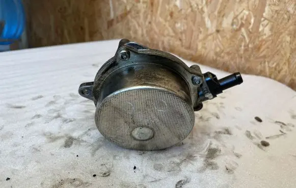 Audi A4 S4 B8 8K Vacuum pump 057145100L