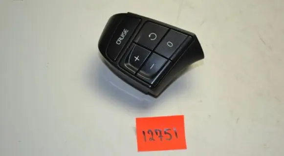 Steering wheel buttons/switches