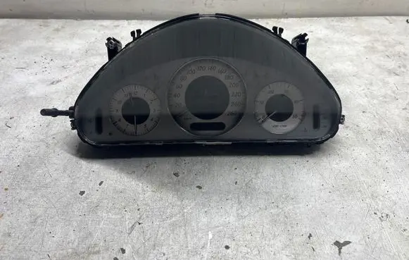 Mercedes-Benz E W211 Speedometer (instrument cluster) A2115403347 110080283