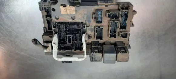 Nissan Primera Central body control module 285519F924