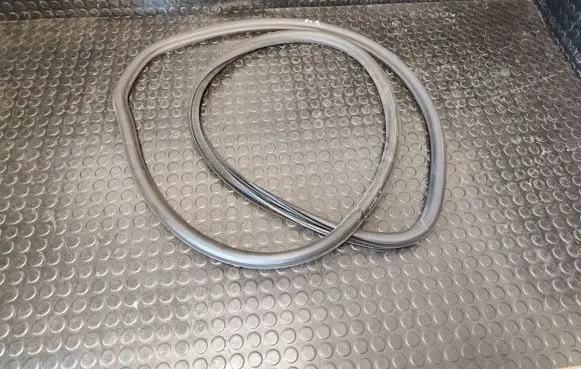 Opel Meriva B Front door rubber seal 