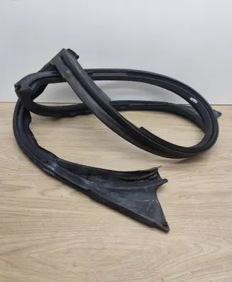 Volvo C70 Rubber seal front coupe door E03804J