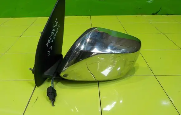 Nissan Navara D40 Front door electric wing mirror LEWE
