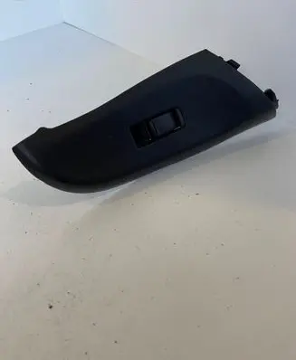 Nissan Almera N16 Electric window control switch 80960