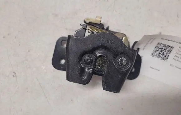 Hyundai Tucson JM Tailgate window lock/catch/latch