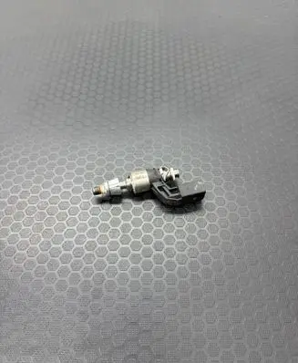 Volkswagen PASSAT B7 Fuel injector 03C906036J