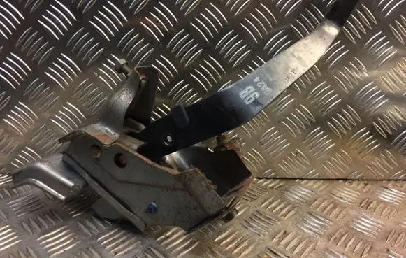 Nissan X-Trail T30 Clutch pedal 