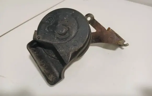 Volkswagen PASSAT B7 Horn signal A046522