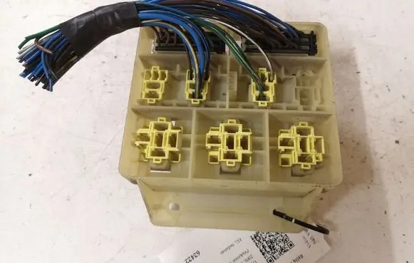 Volvo S40, V40 Relay mounting block 1341