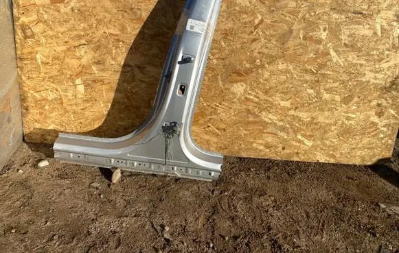 Volvo XC90 Pillar (middle)