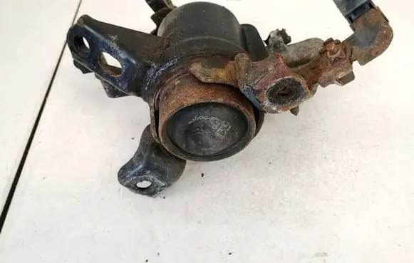 Toyota Auris 150 Engine mount bracket