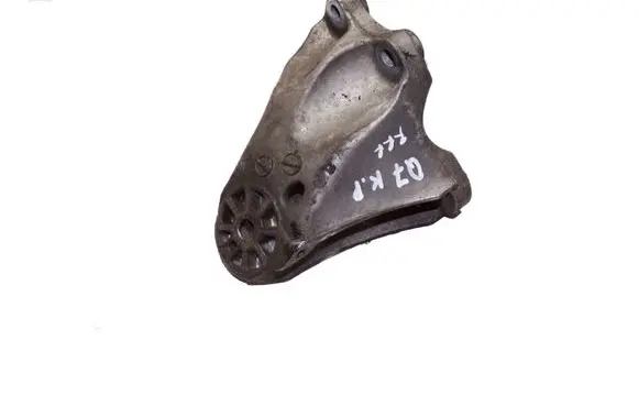 Audi Q7 4L Engine mounting bracket 7L6199307A