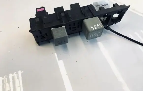 Volkswagen PASSAT B5 Fuse box set 8l0941822a