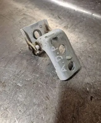 Toyota ProAce City Front door lower hinge ES70