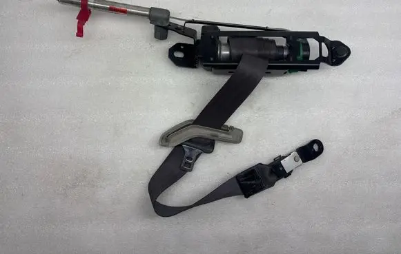 Volvo S60 Front seatbelt 8665872