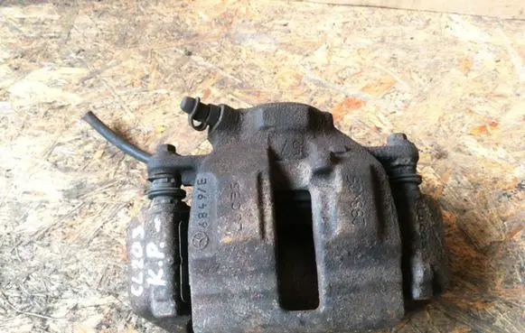 Mercedes-Benz C W203 Front brake caliper 6849E