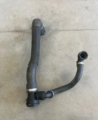 Engine coolant pipe/hose