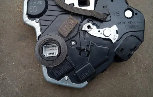 Honda Civic IX Front door lock